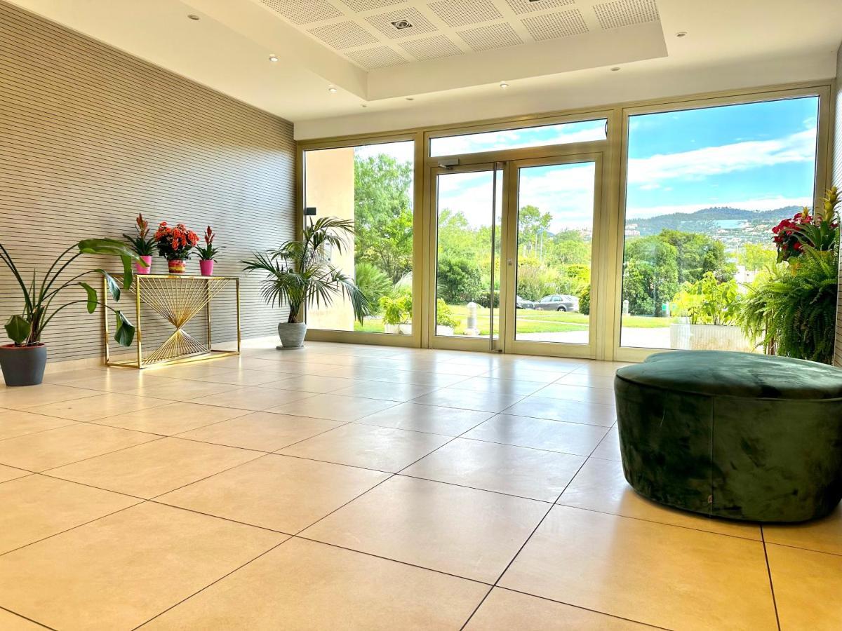 My Resid Appart Cannes Marina Vue Piscine Mandelieu Exterior foto